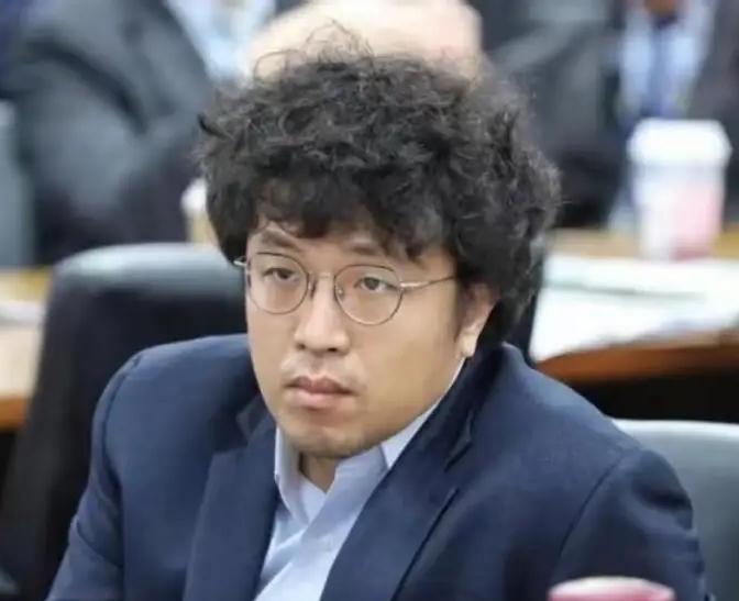 沈伯洋恐怕忘记了自己是位列清单上的“台独”顽固分子，在最近发表的言论中，居然表示