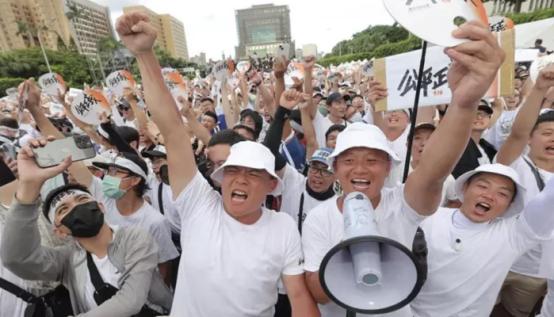 中国硬刚美国的事实，反而收服了台湾人心！其实说到底，台湾大部分民众，骨子里还流淌