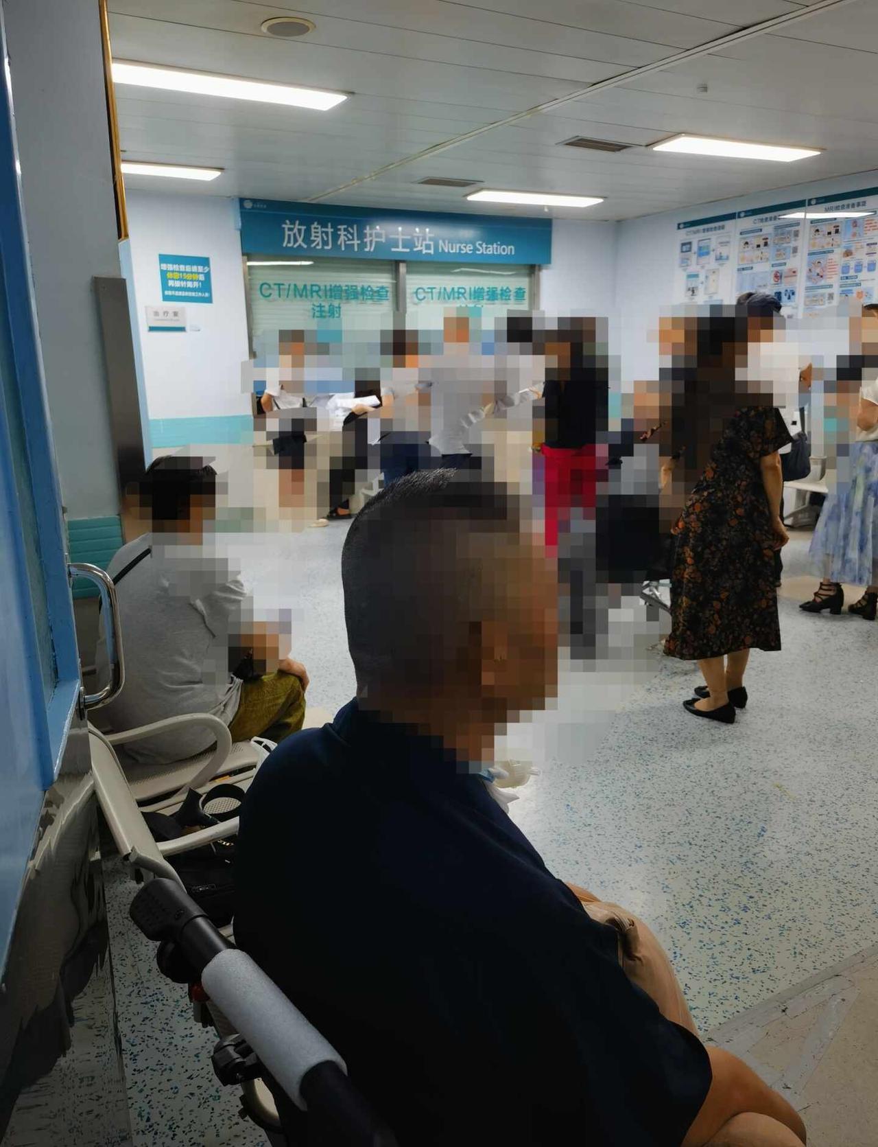 陪诊日常|今天华西本部做CT
今天华西本部做CT的人居然不是很多，不到11点就做