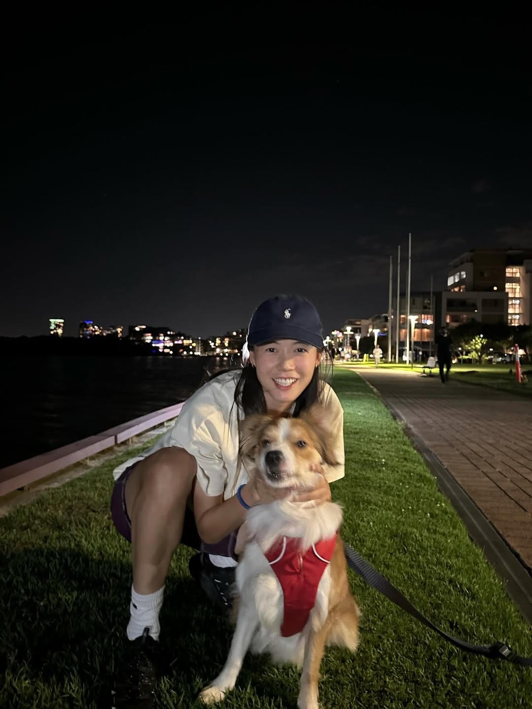 好帅的姐姐和狗 