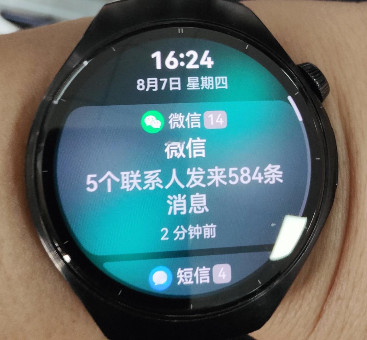 吐槽微信新版本

必须要吐槽一下微信的这个垃圾功能了。

用手表看微信，以前都是