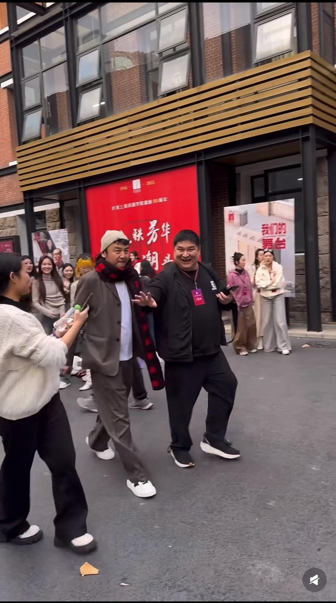 雷佳音，要颜值有颜值，要身高有身高，就是这穿搭有点不符合他的气质。