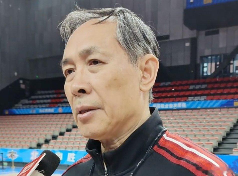 许利民周琦比赛中再度伤到眼睛 许利民：周琦眼睛受伤今晚缺席，目前伤员很多望大家保