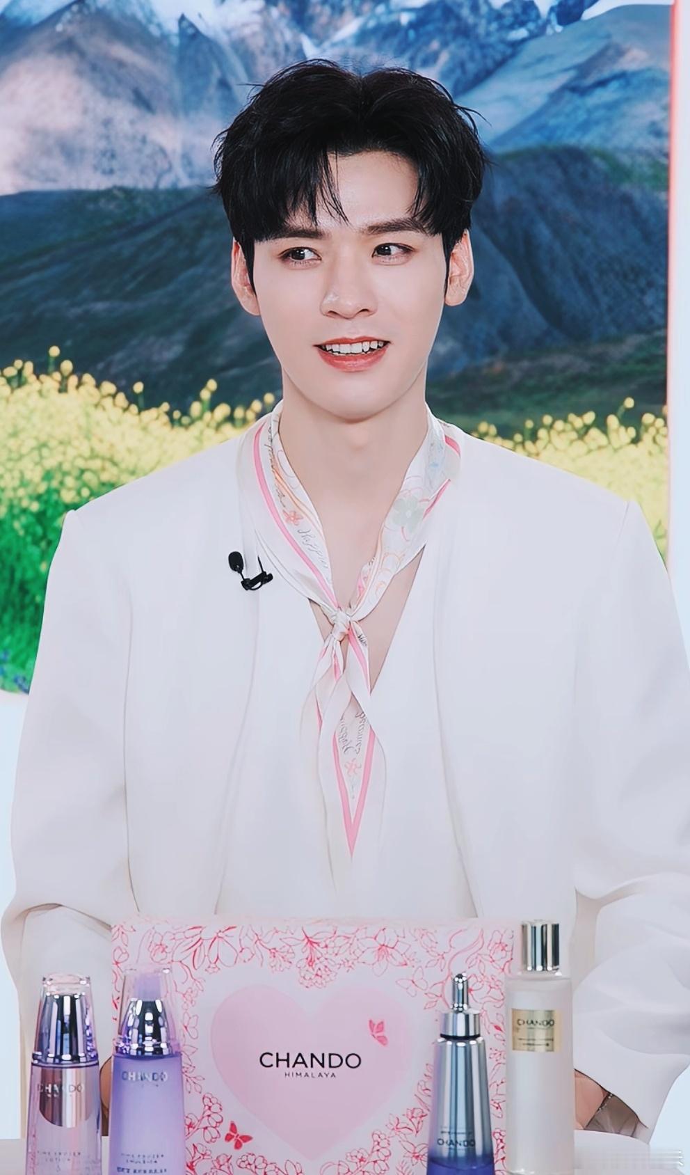 龚俊龚俊直播 gj龚俊自然堂全球品牌代言人 🥰🌈龚俊自然堂直播的嘻嘻与不嘻嘻