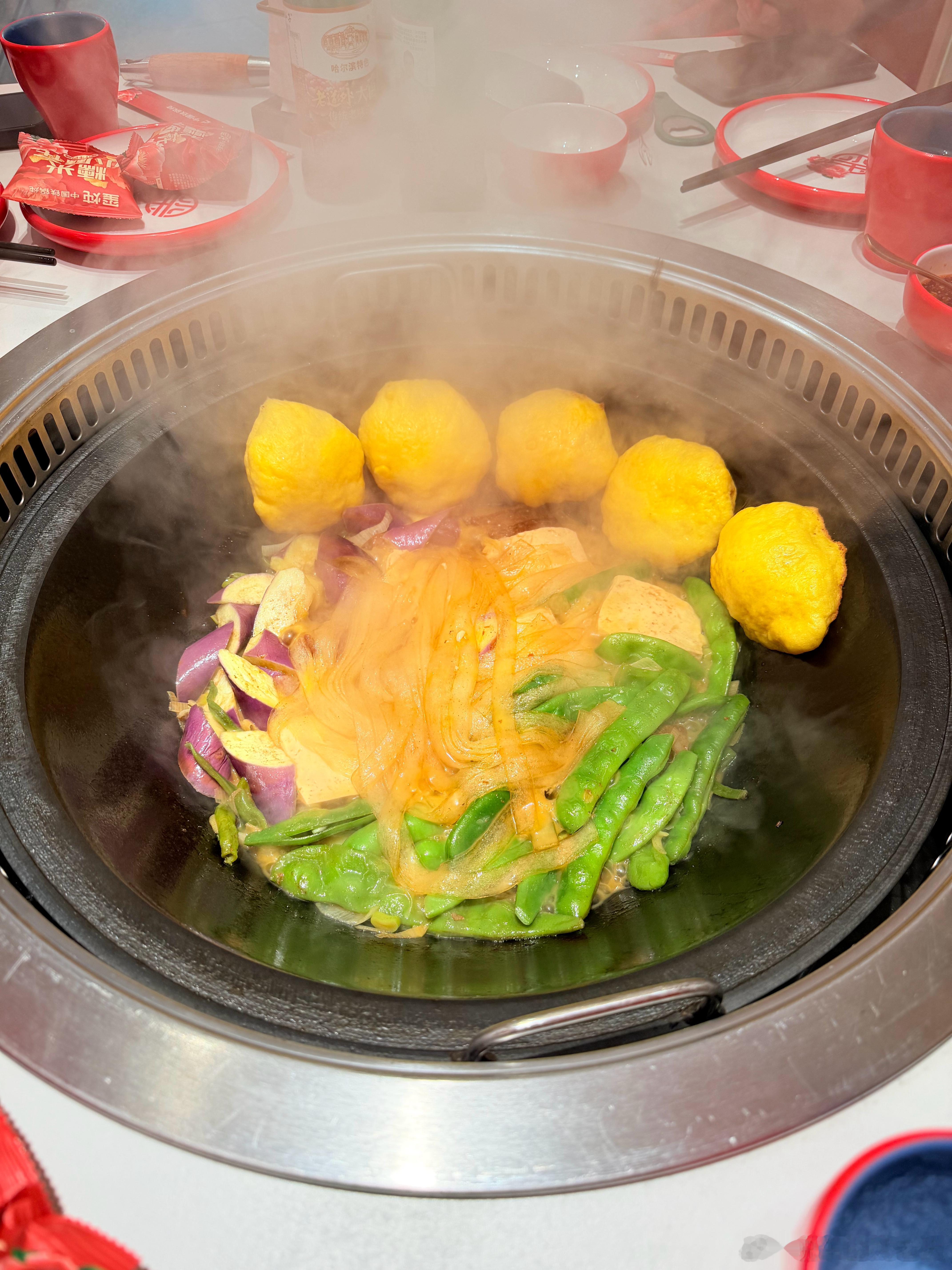 吃了吗兄弟们？安排上我最爱的铁锅炖！冬天就得吃这口热乎的！跟姚老板混一天吃9顿