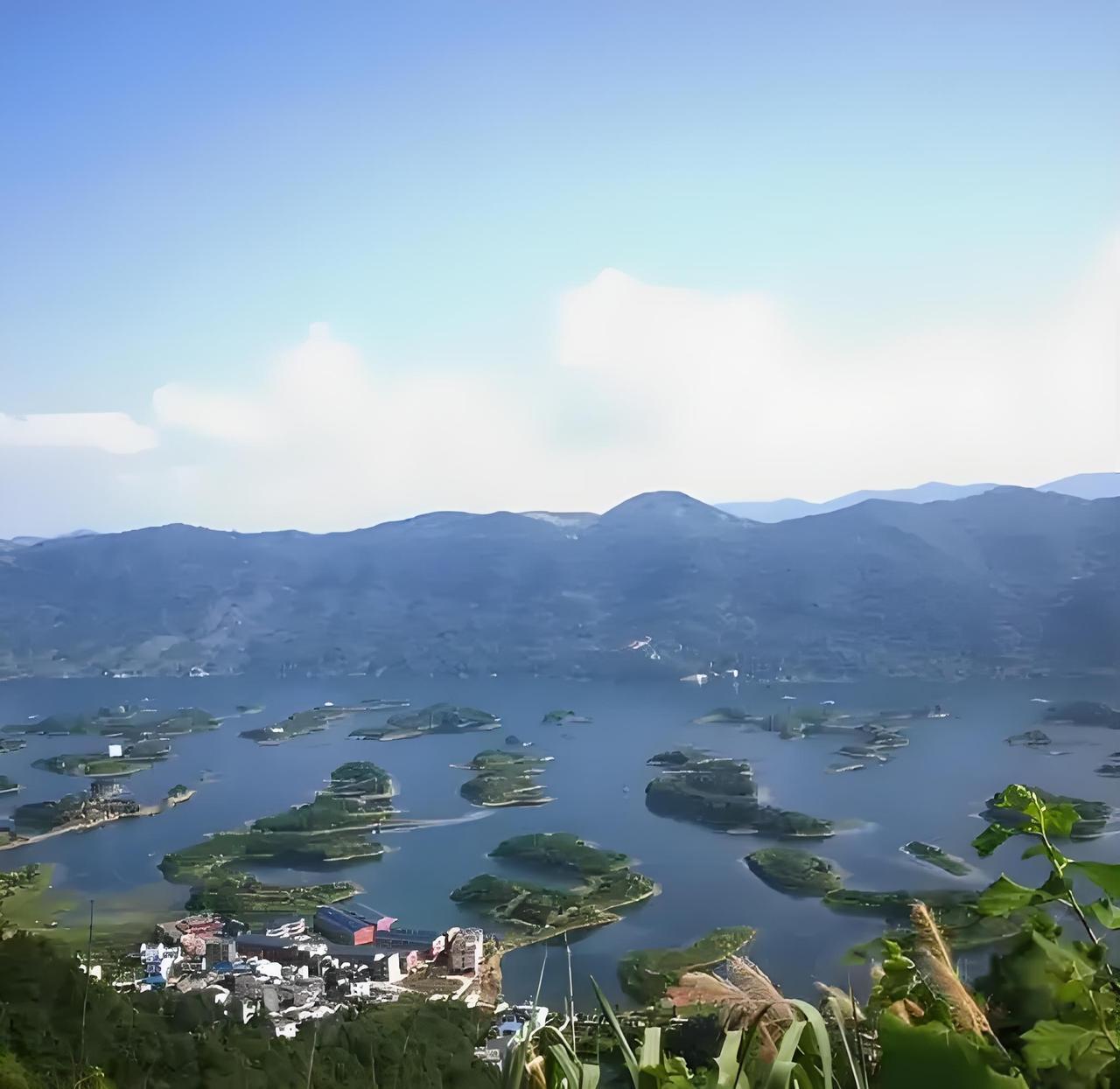 仙岛湖确实担得起这份骄傲！它在黄石阳新，是黄石一日游必去景点。2024 年国庆，