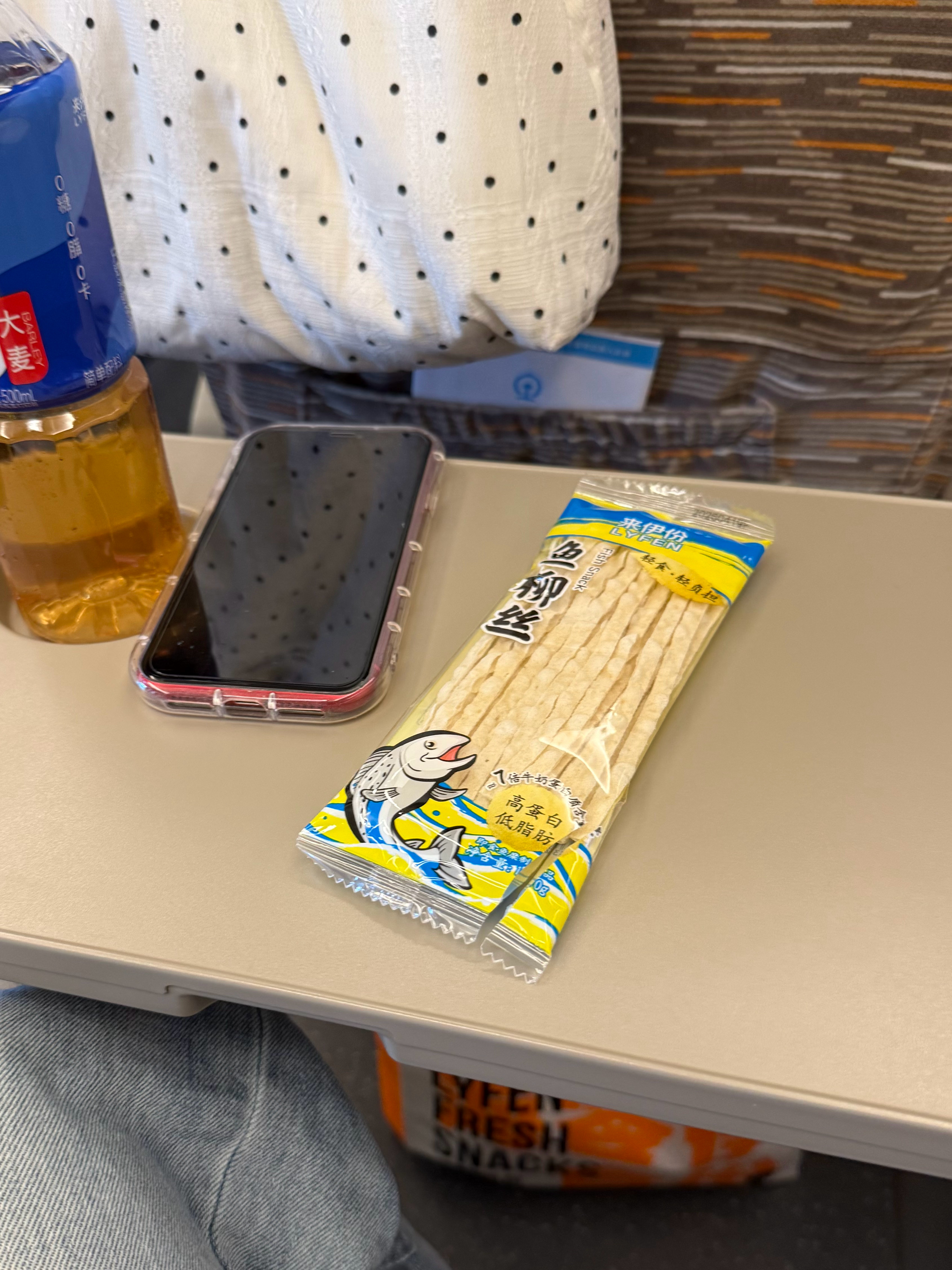 舍不得离开因为台风提前分别了😢图一没坐上挞挞副驾坐后座了 图二很香的碱水面包挂
