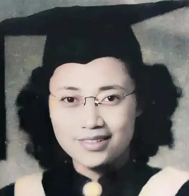 1950年， 台湾 一名女地下党在宿舍被捕，临走前祈求，让她拿件衣服，敌人轻蔑的