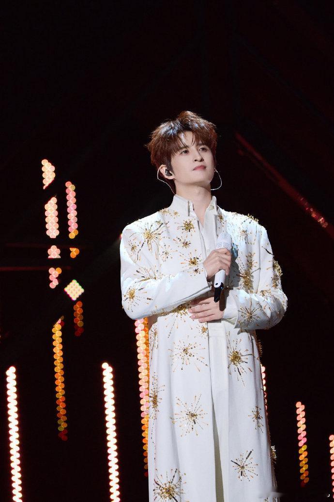 终于在现场听到了U选千榜冠军曲！《看着我的眼睛说》的戏剧化处理绝了，张远用声音把