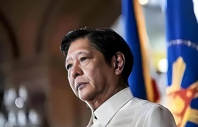 自从中国停止进口菲律宾香蕉，菲律宾香蕉协会的负责人愤怒地表示：“中国断了30万蕉