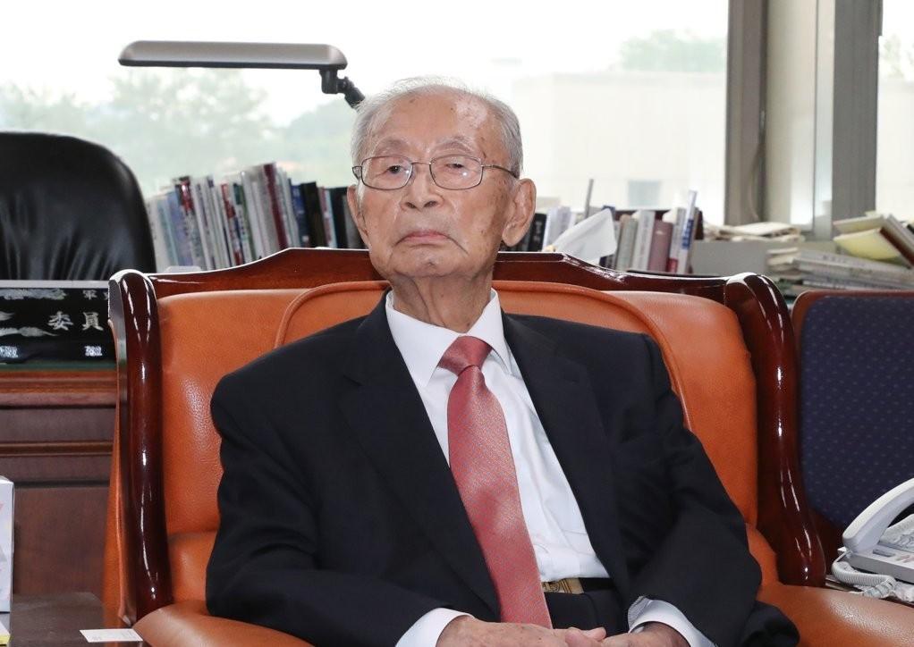 百岁韩军第一名将，一生功罪两极！白善烨，被历史反复争议的复杂人物
 
白善烨（朝