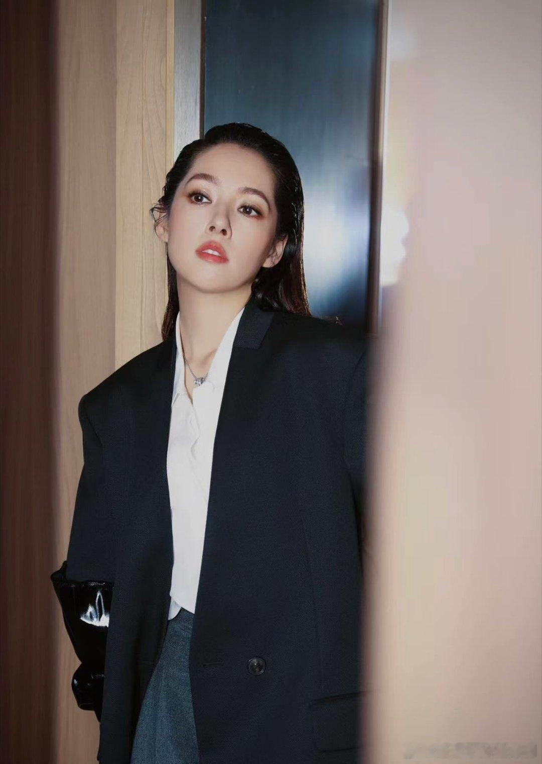 向佐郭碧婷互换衣柜 互换衣柜也太真实了[允悲]感觉穿了对方的衣服 