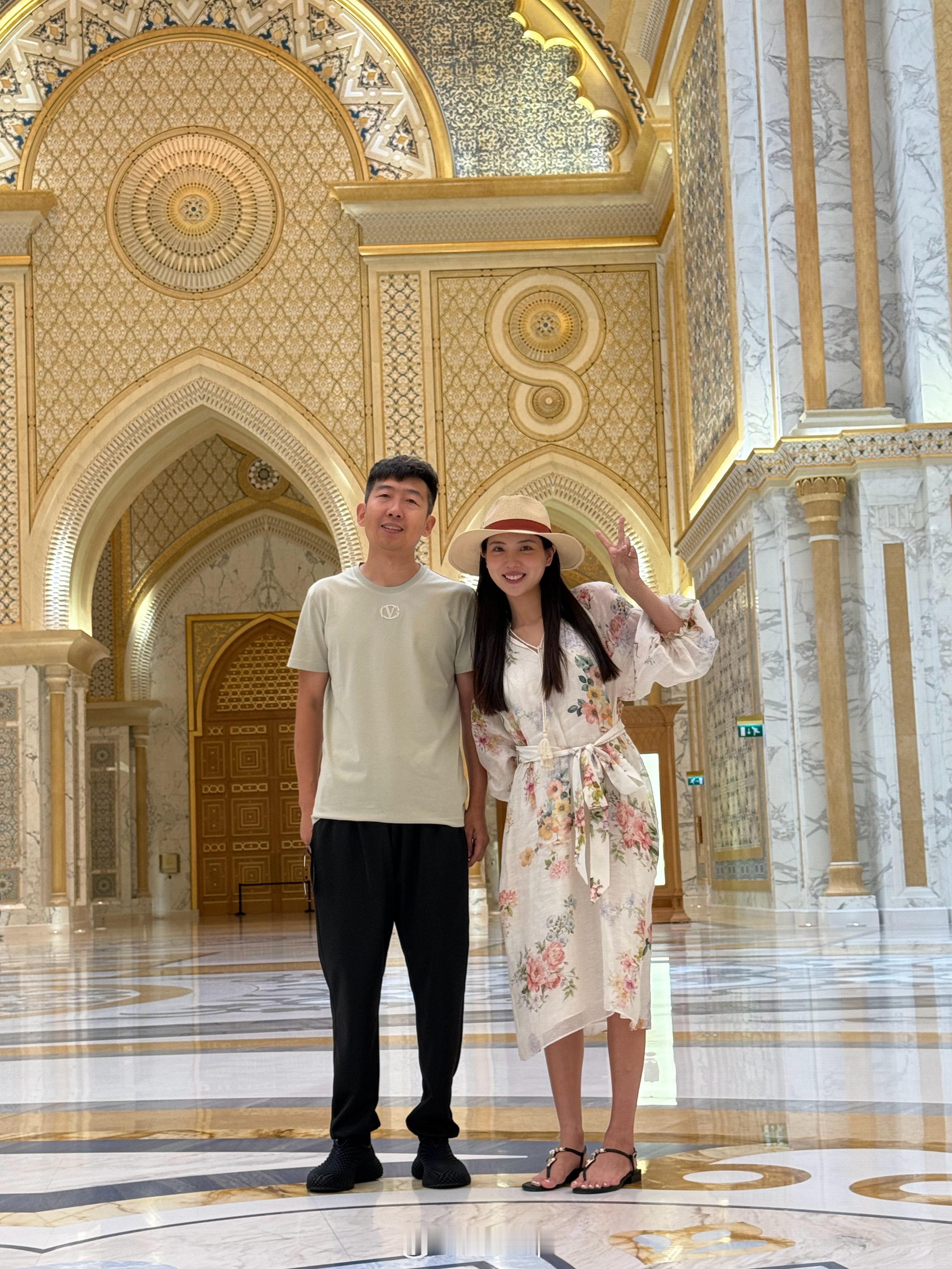 阿布扎比遇到一个女粉丝 ​​​