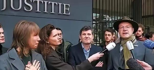 这一回中国可真要杀鸡给猴看了。
中国实在忍无可忍，终于要杀鸡给猴看了，谁是这只鸡