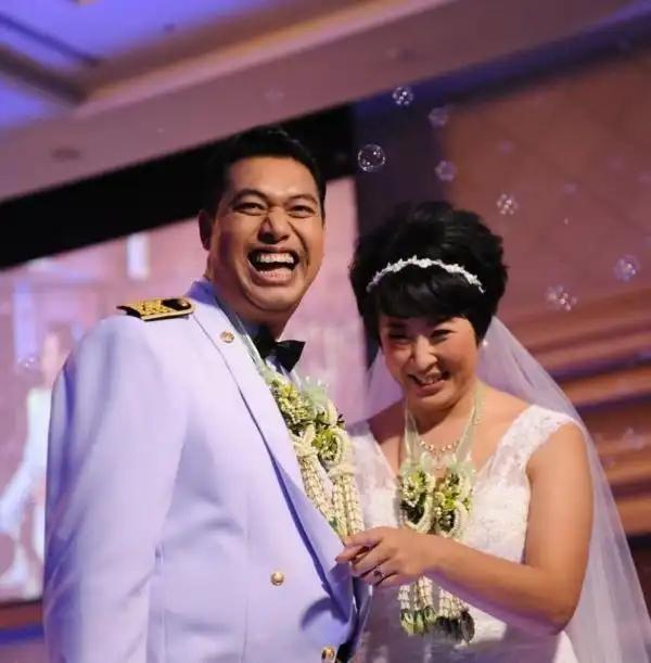 2012年，冯坤领着体壮如牛的加提蓬见父母，父母强烈反对：“他比你大12岁，又是