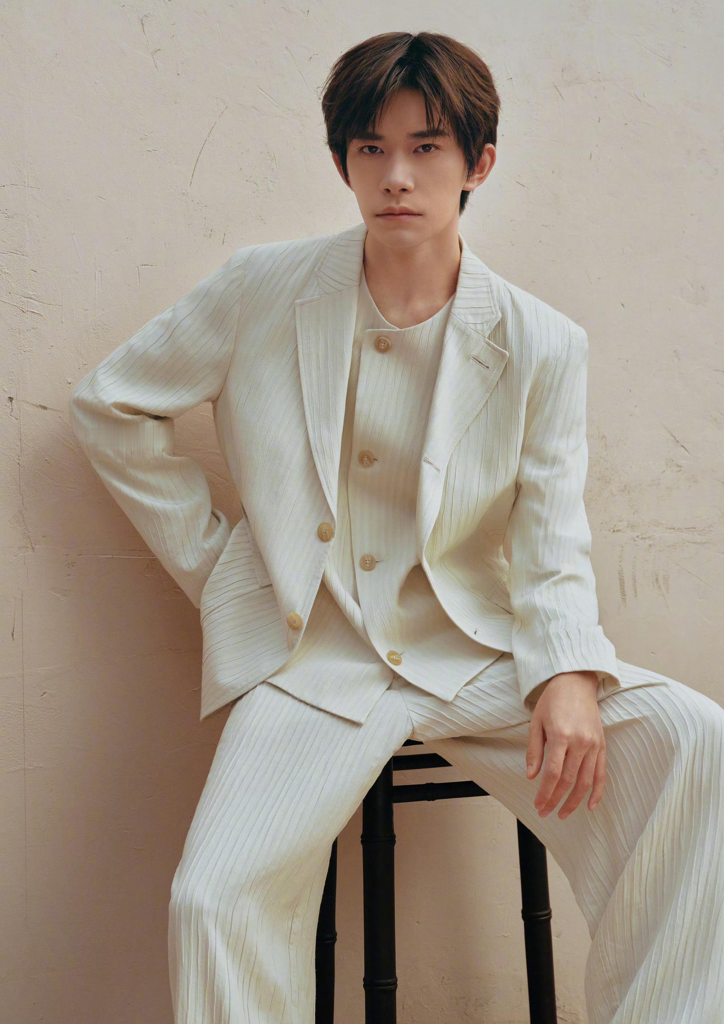 易烊千玺 × Emporio Armani 2026春夏广告大片易烊千玺春夏系列