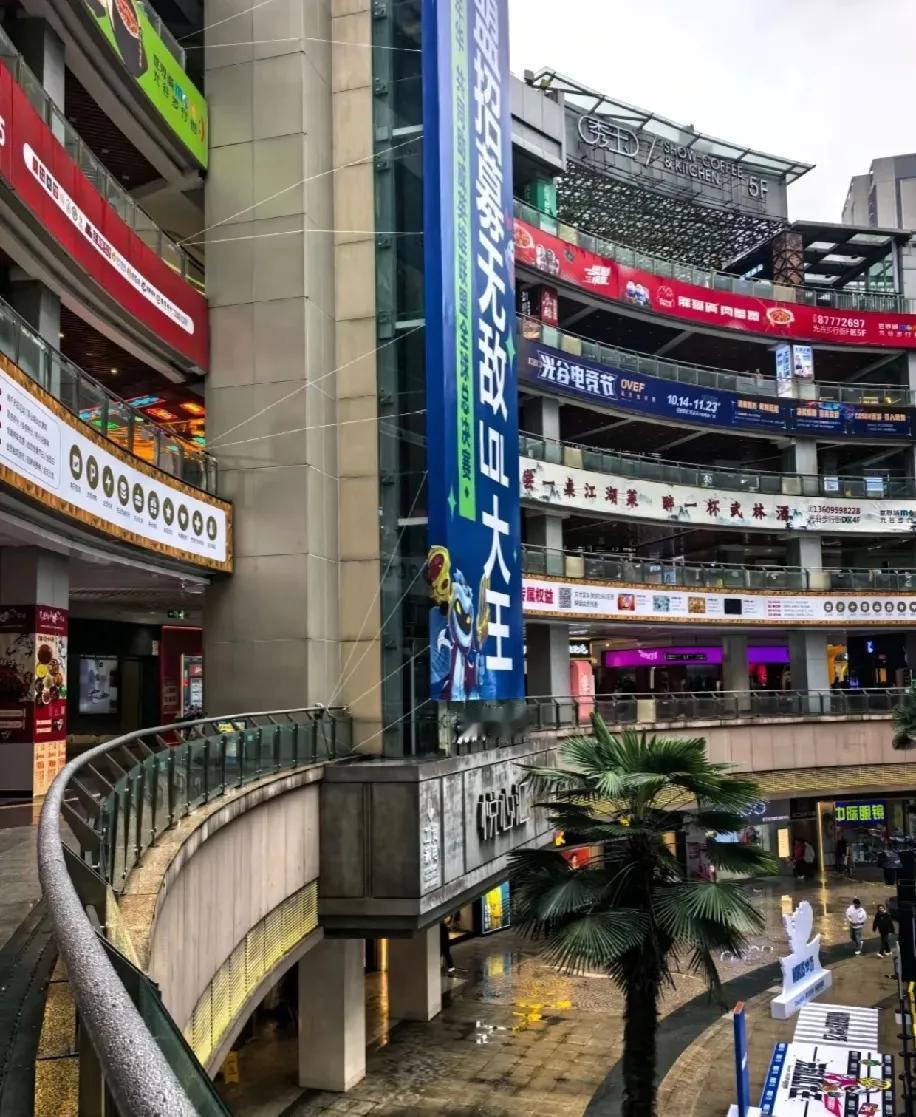 300万买的商铺，现在160万都没人要？商铺这坑太深了
 
亲戚2019年砸30