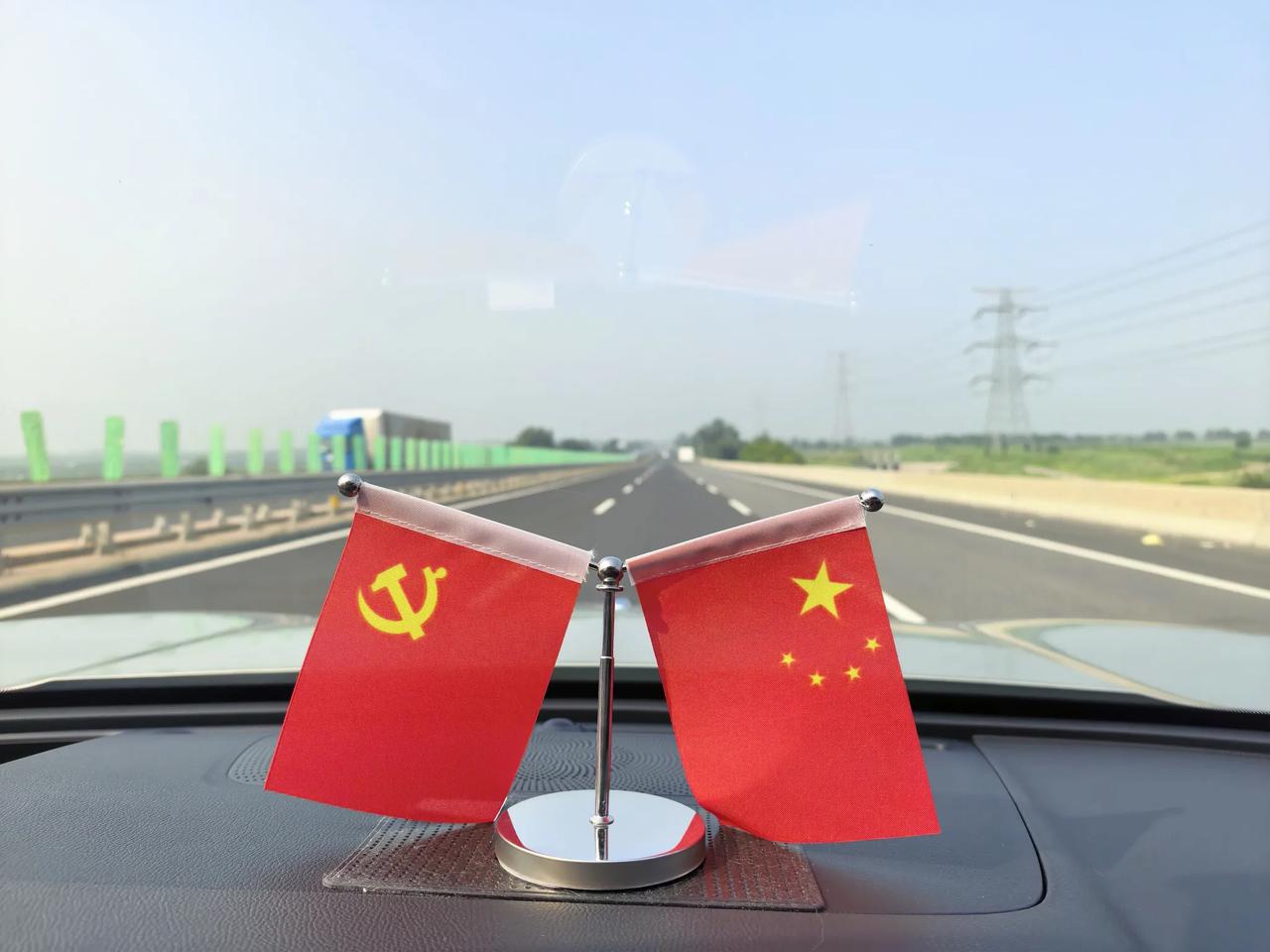今天，再次启程红色自驾之旅，出发[呲牙][祈祷]
四、五月，我们自驾西藏G318