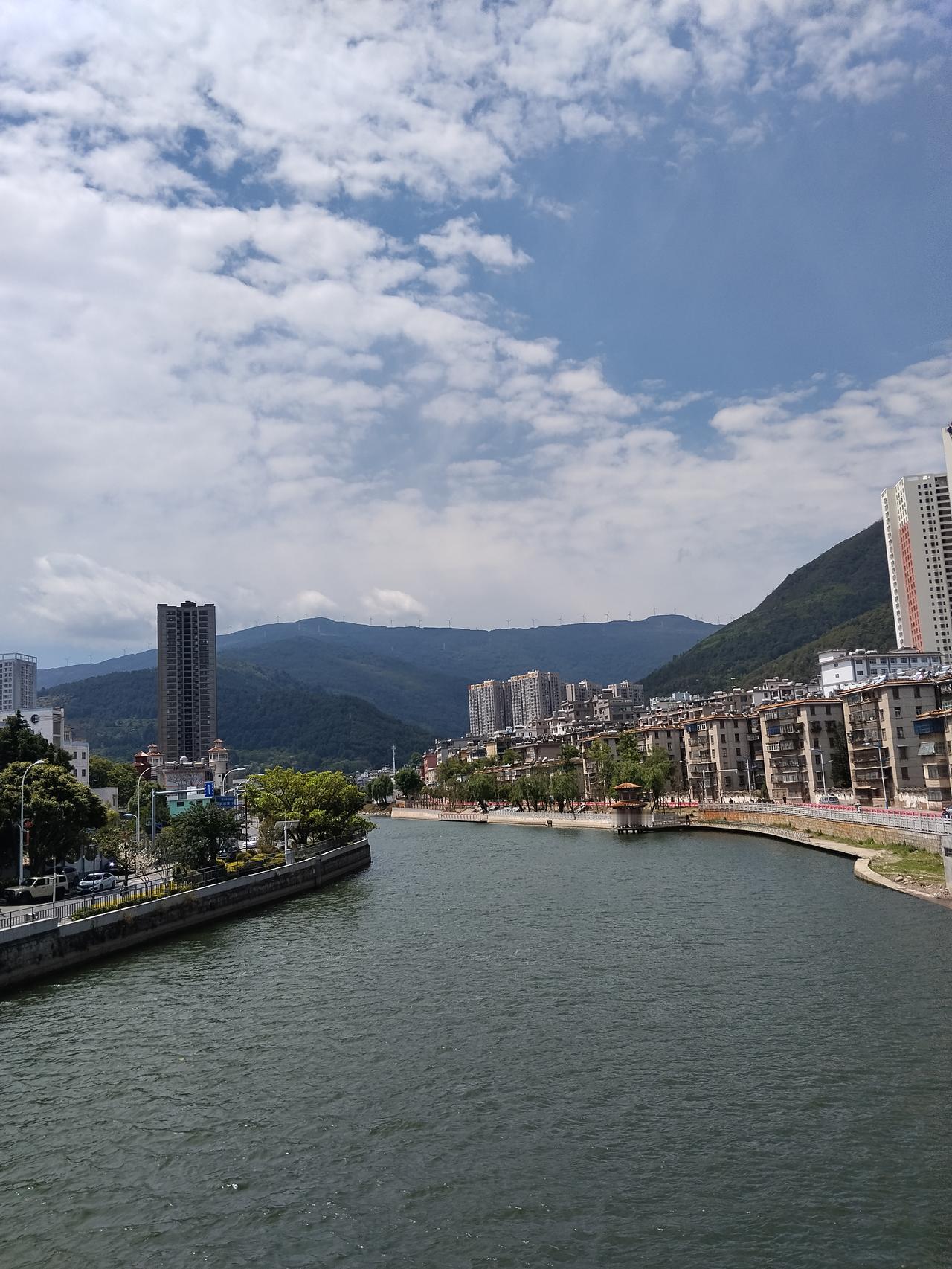 宁静流淌的西河
  西洱河