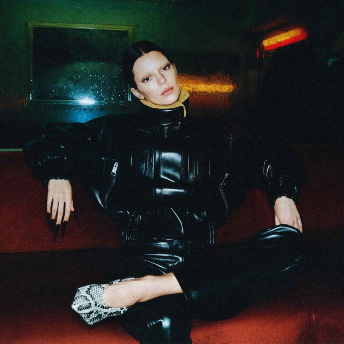 肯豆Kendall Jenner 出镜 Khaite 2026春夏系列广告大片。