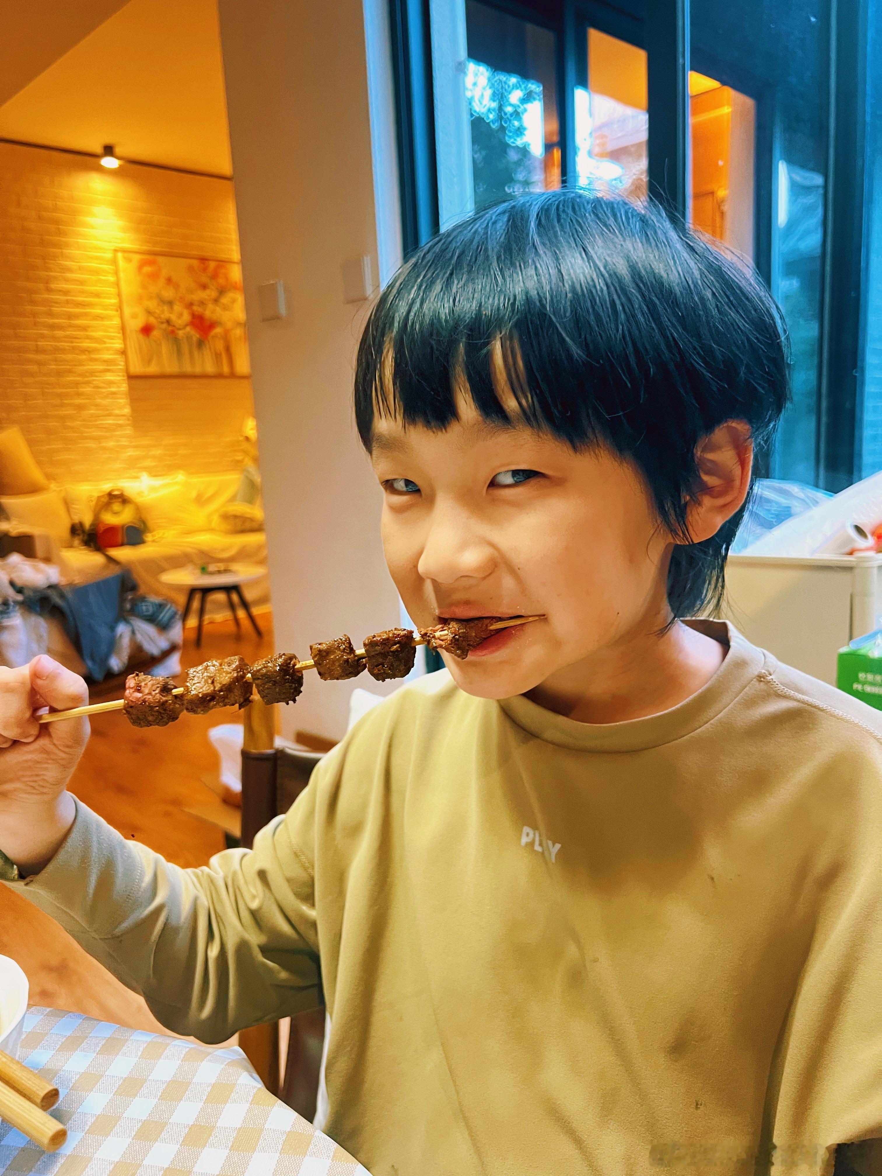 这个部位……俗称撒撒米…接近两百一斤，啧啧啧……口感好，也香，什么都不放煎了都好