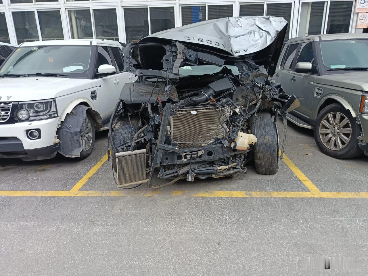 大路虎就是猛啊
ACC毫米波雷达，博世的东西
4S价格4027
博世的毫米波雷达