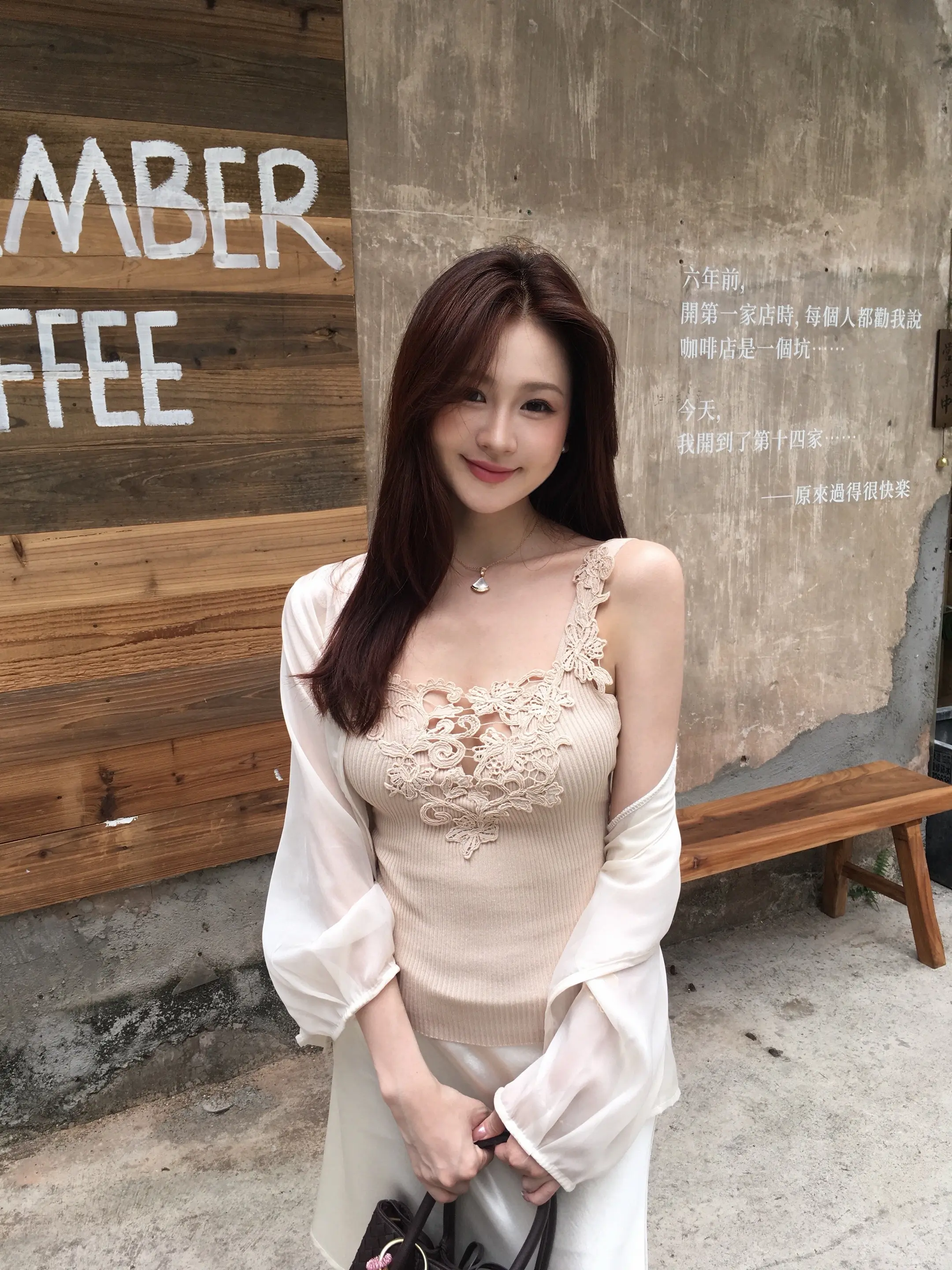 去爱那些让你感到平静和幸福的人和事。