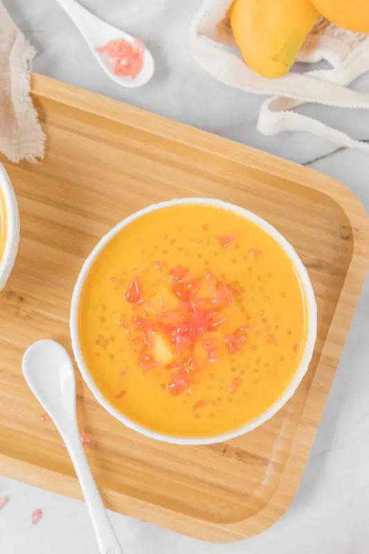 最近固体杨枝甘露在韩国走红了，原来是去中国旅游过的韩国人在网上疯狂安利。这固体杨