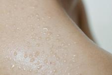 一动就出汗多的人和不出汗的人，哪个更健康？答案来了

在我们日常的生活中，总有那