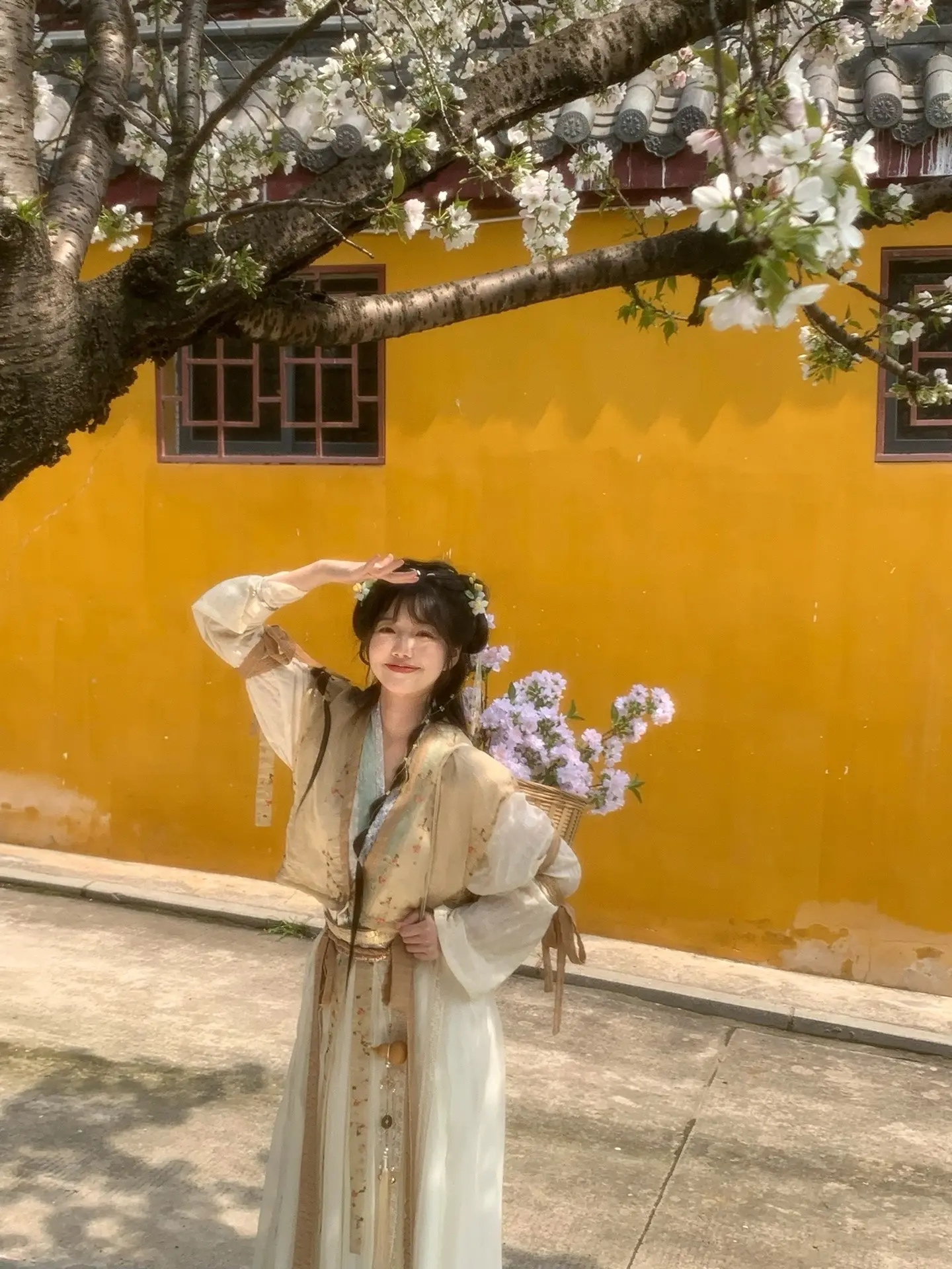 “偷会懒不会被师兄发现吧～”