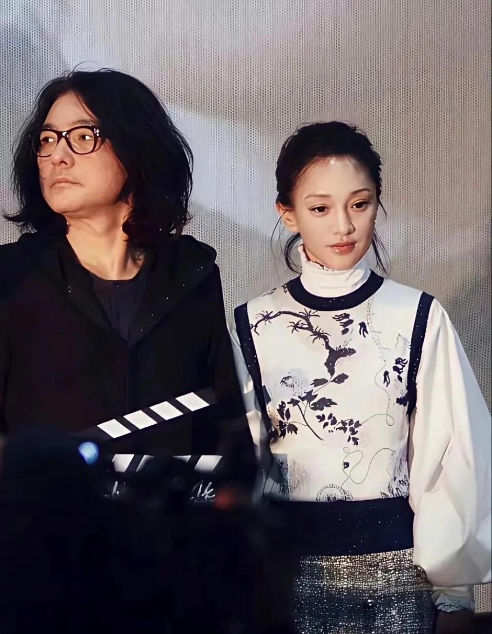假如周迅再高上10公分，全世界都将属于她，陈凯歌说的一点没错！

陈凯歌曾经这样