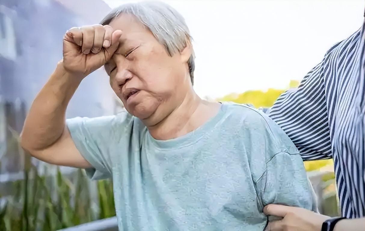 学医后才知道：
脑梗最危险信号，不是手脚麻，而是频繁出现5症状
 
有人告诉你，
