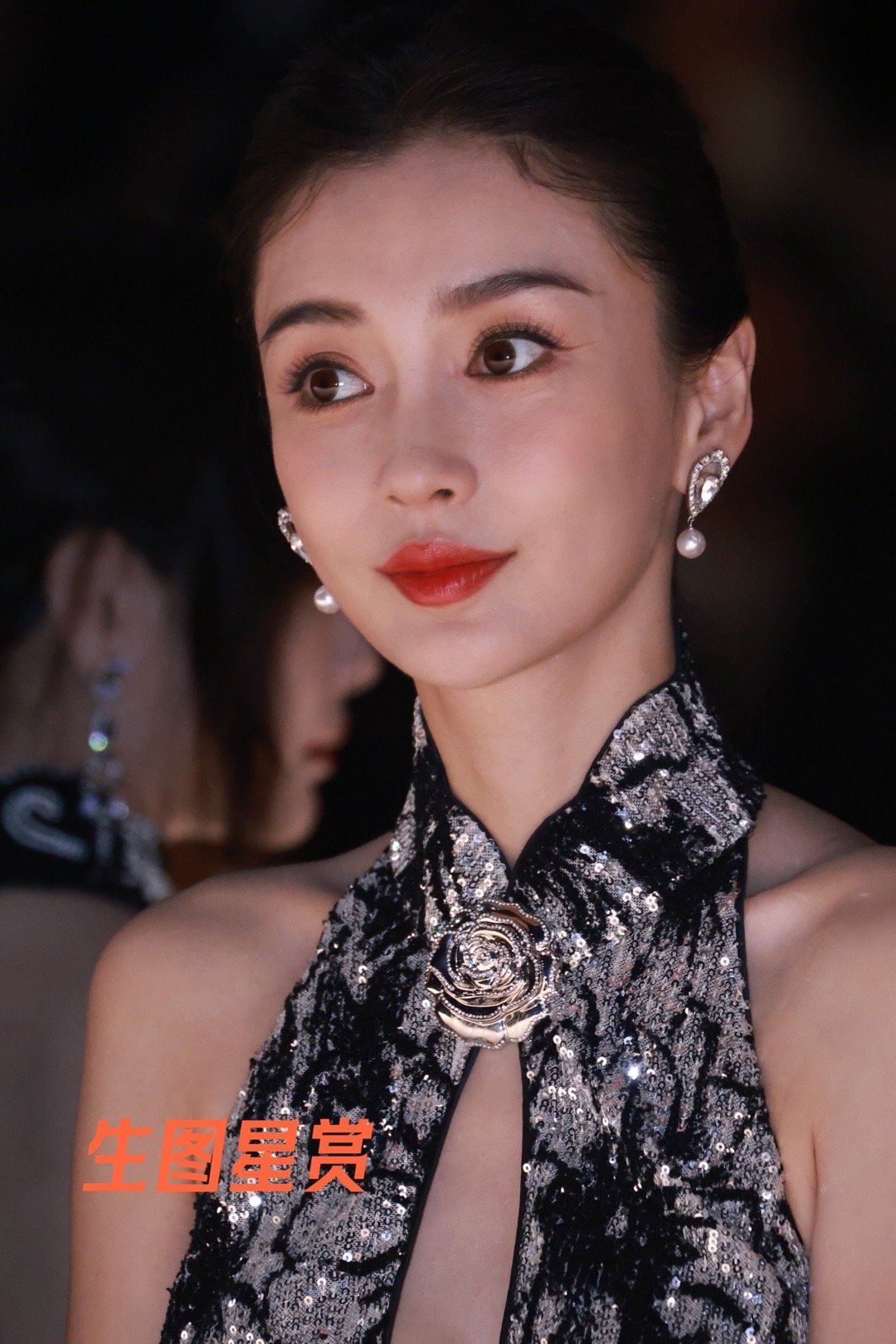 angelababy时装周看秀，新中式旗袍优雅婀娜身姿，美得发光🌟 ​​​