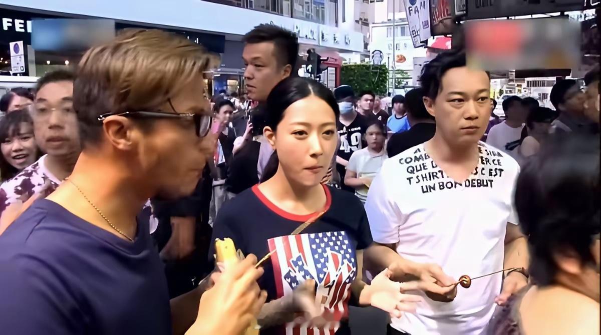 不少艺人都娶了自己的经纪人做老婆，萧敬腾啊，古巨基呀，大张伟呀，甚至天王黎明。但