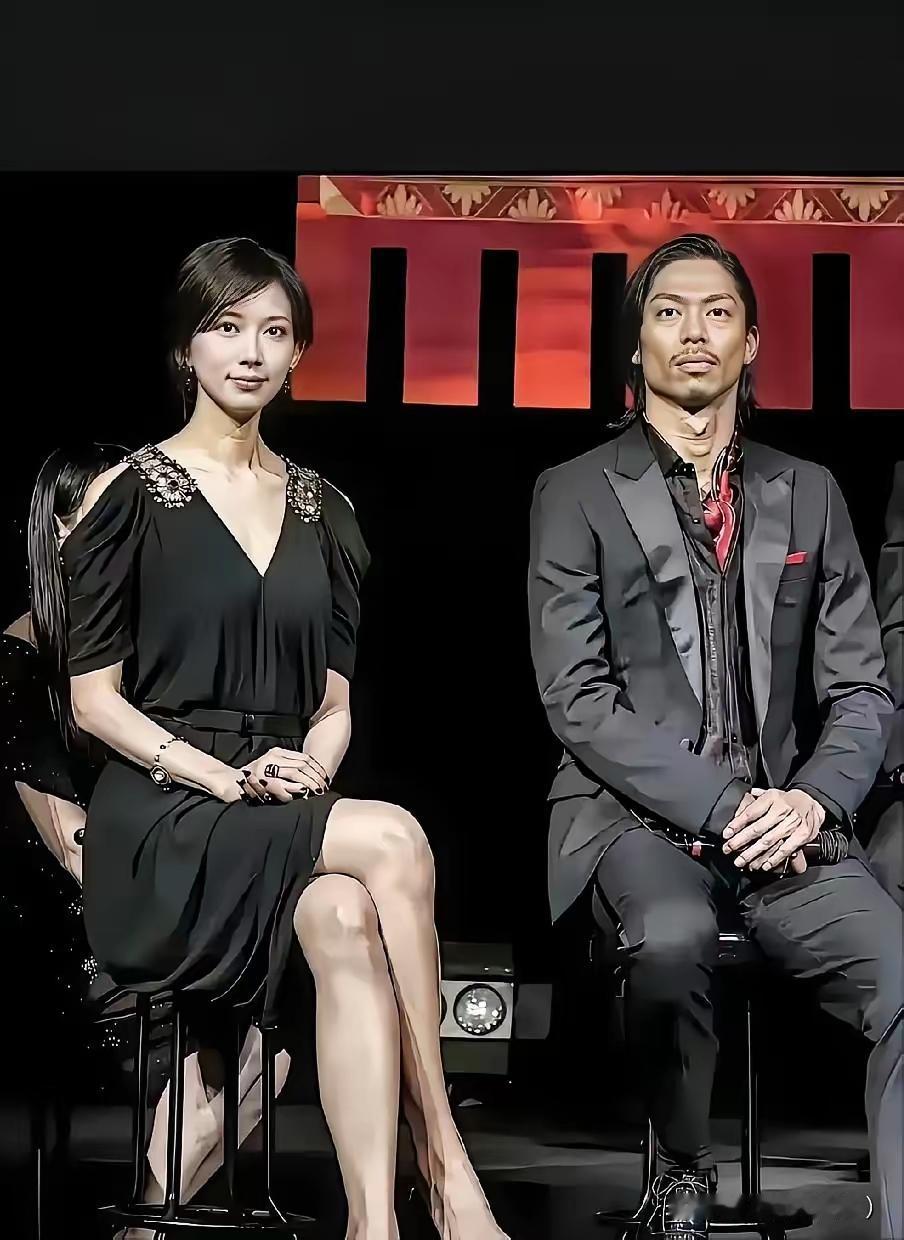 林志玲和黑泽良平结婚这事，当时好多人都惊掉下巴。就像大家说的，黑泽良平那模样，黑