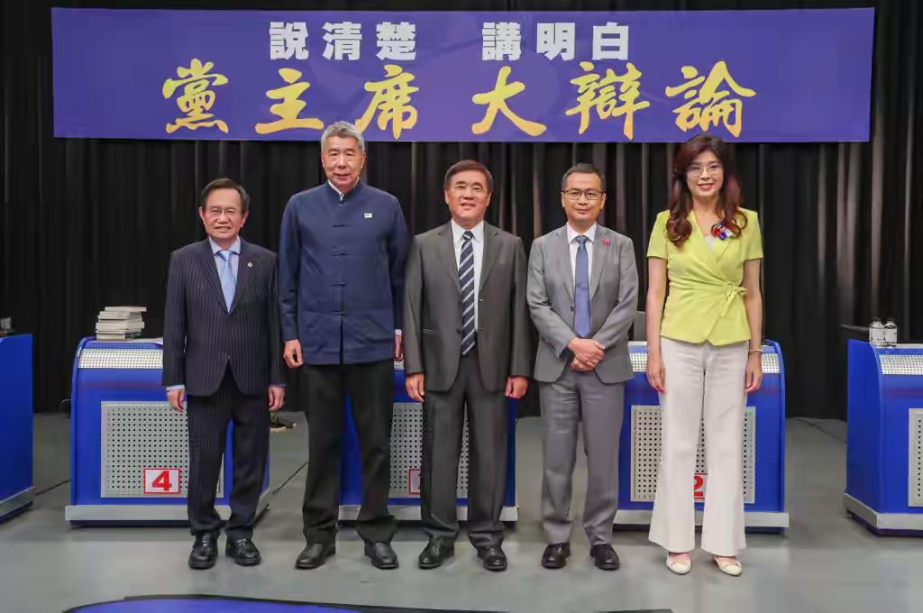 在这场辩论中，张亚中强调两岸和平，体现出她对两岸关系和平发展的重视，强调通过对话