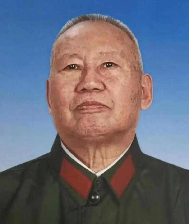 1978年，原空军副司令张积慧被撤职，被关了两年后，转业的他，到成都420厂当副