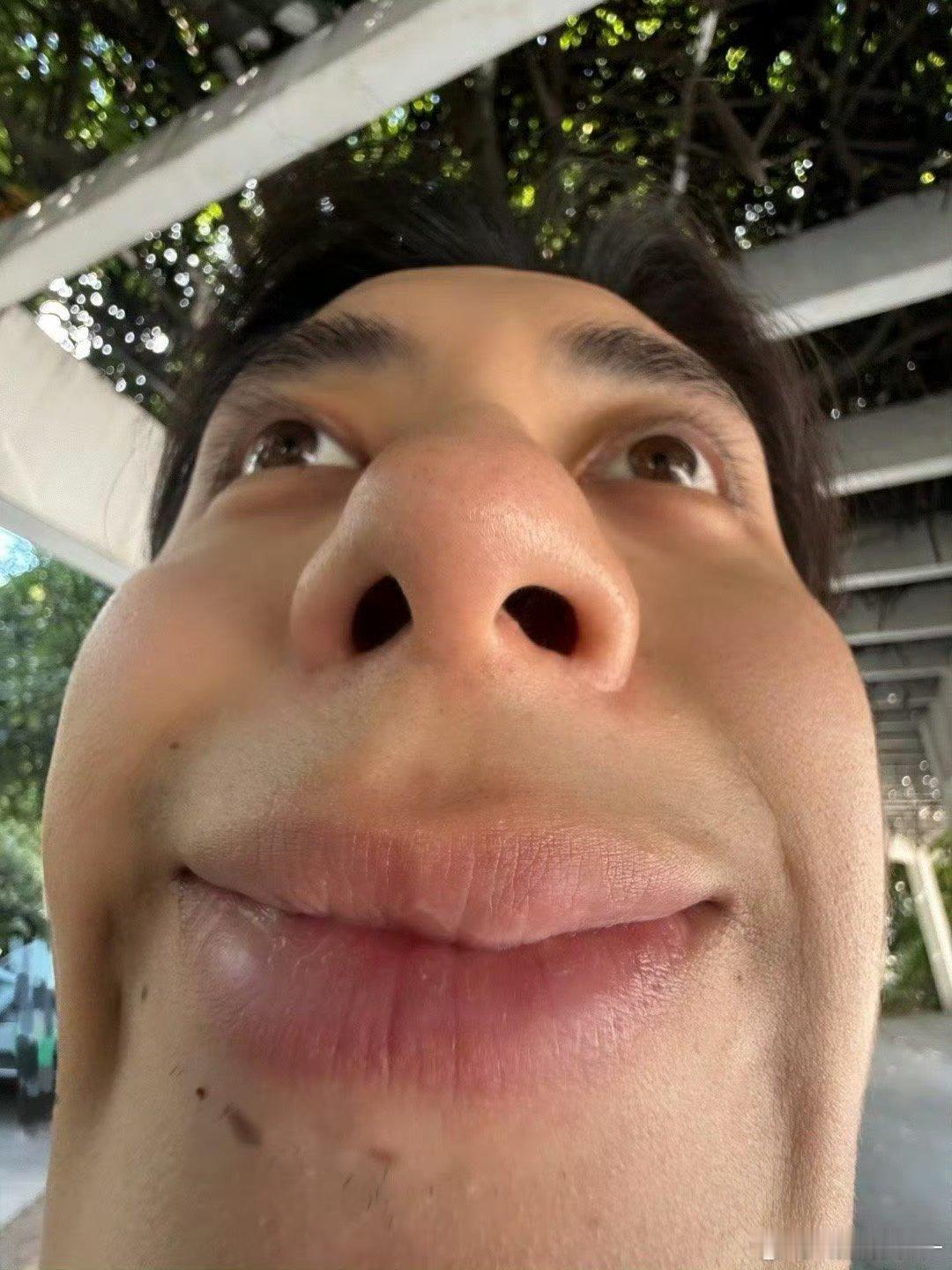 敖瑞鹏p掉了鼻毛敖瑞鹏！有点偶像包袱不是罪！！！ ​​​