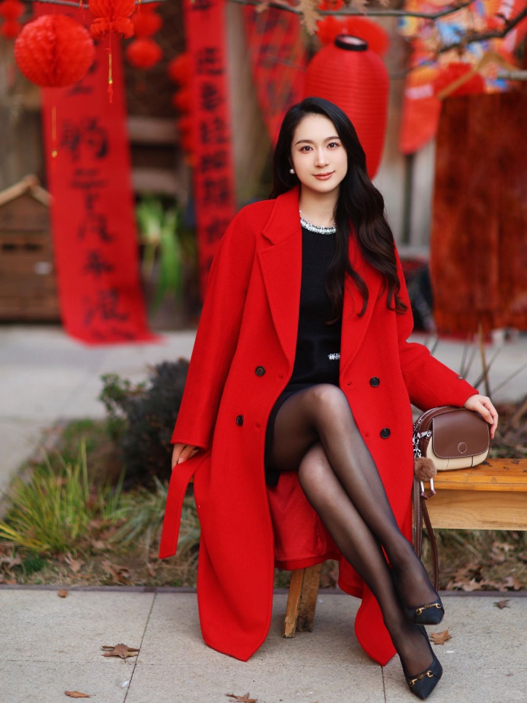 红大衣和黑丝绝配❤️