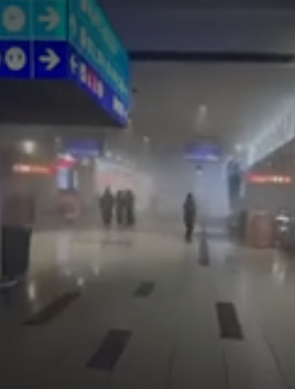 【#阿联酋两大机场遭袭共致1死11伤#】据英国广播公司（BBC）1日报道，在以色