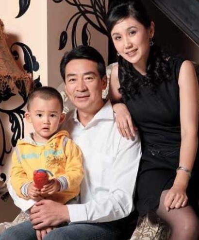 49岁的寇振海向演员李婷表白，没想到，李婷拒绝的说：寇老师，你比我大，就算我接受