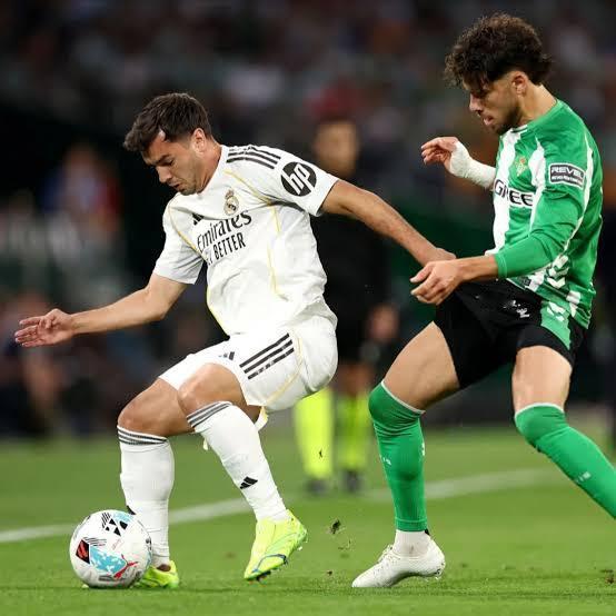 皇马 ❗️TeleDeporte的一个“裁判分析师”使用了经ai篡改的图片，声称