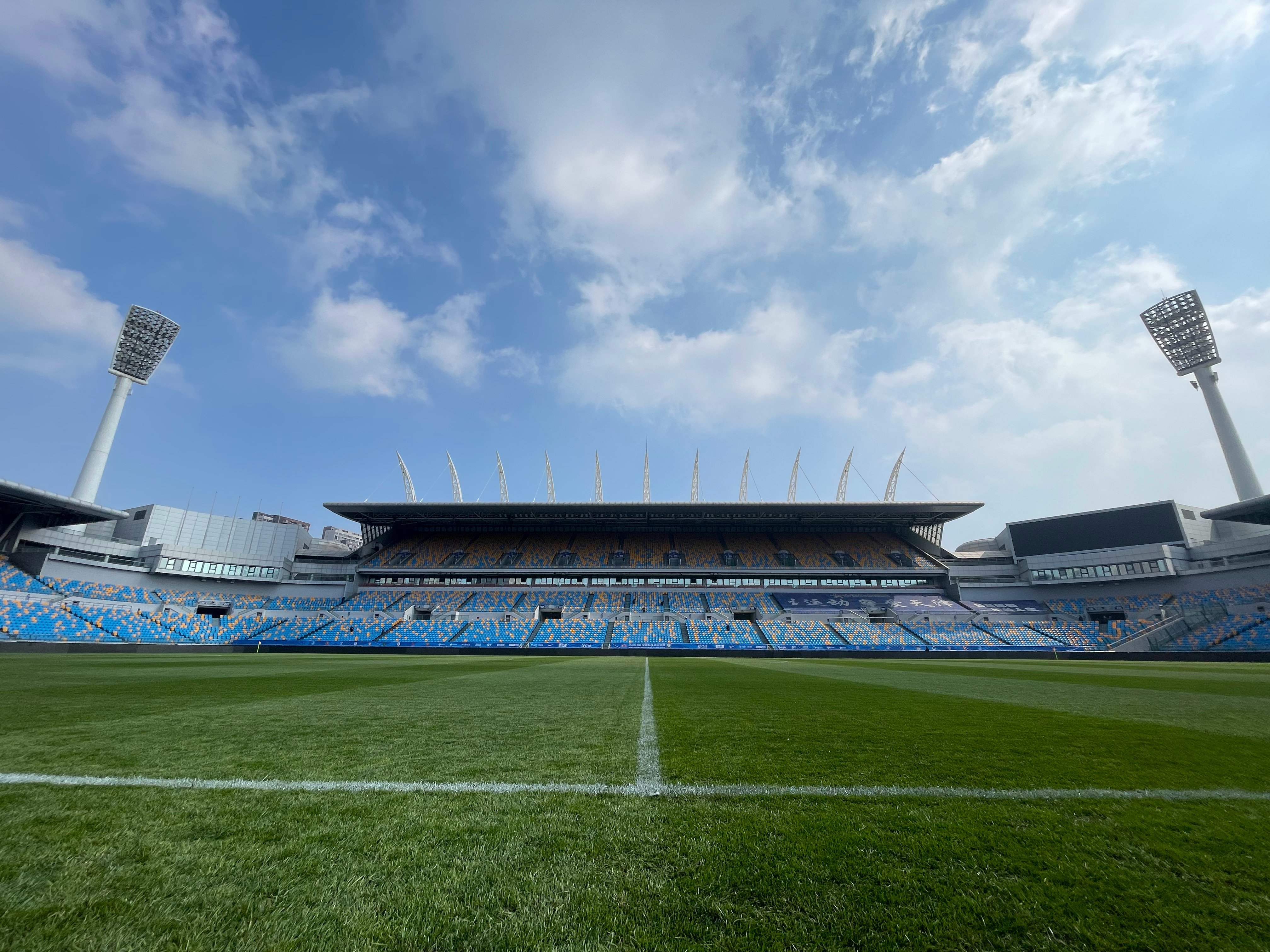 一切，都是崭新的开始新赛季对我们，都好一点哈。（有点激动） 