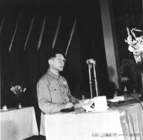 1954年朱良才在华北军区大会上作关于选举工作报告。他阐明了我国实行普选的意义及