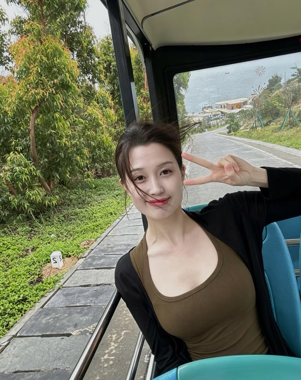 青春，在大海的怀抱里绽放