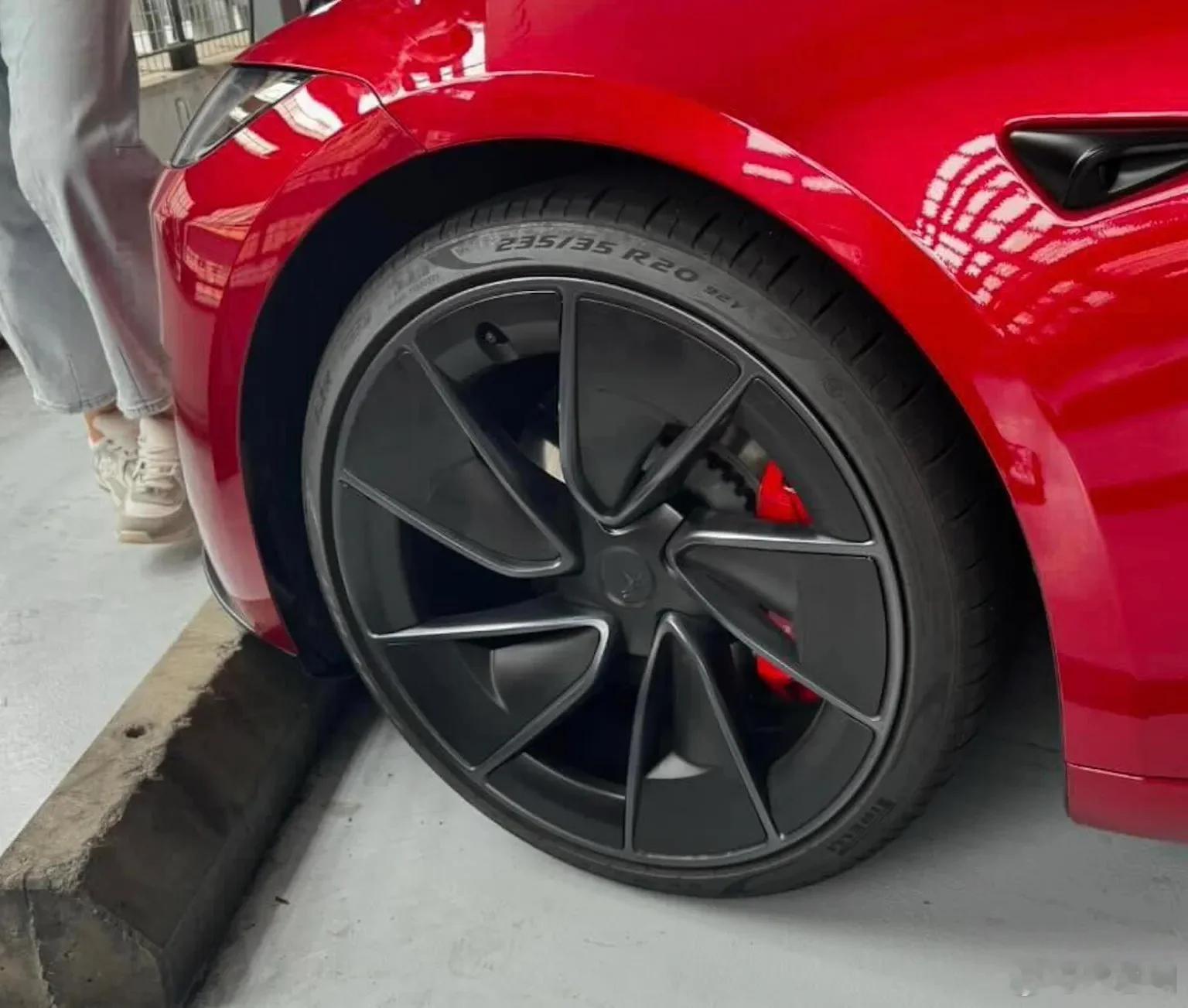 全新Model 3P明天发布，前轮235/35 R20，比SU7 Max的前轮窄