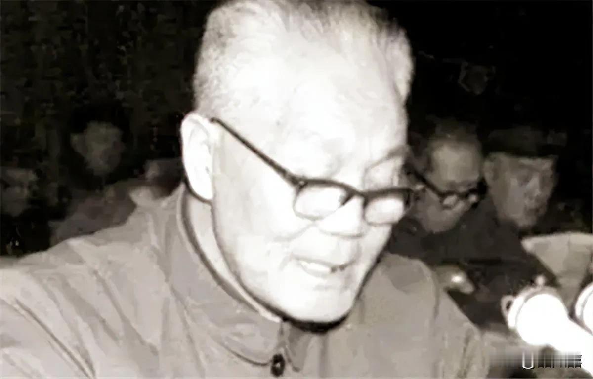 白如冰同志，一位深受人民爱戴的革命家和实干家，于1912年3月诞生在陕西省清涧市