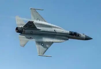 外媒：“多国空军排队购买‘枭龙’战机”