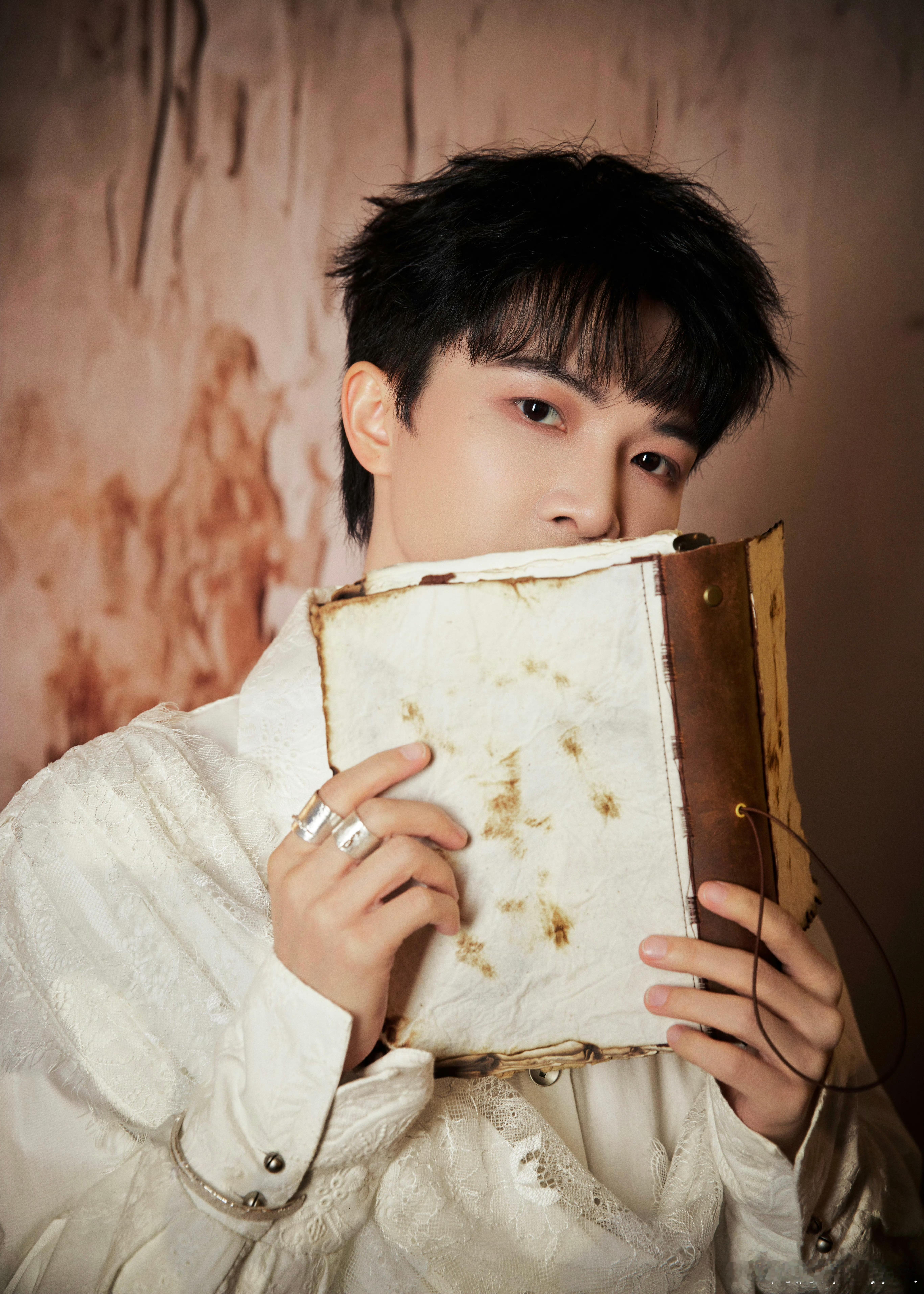 周深 1️⃣腾讯音乐由你榜💕周深新歌地球没有你全是心里话浅浅的风景 深深都是你