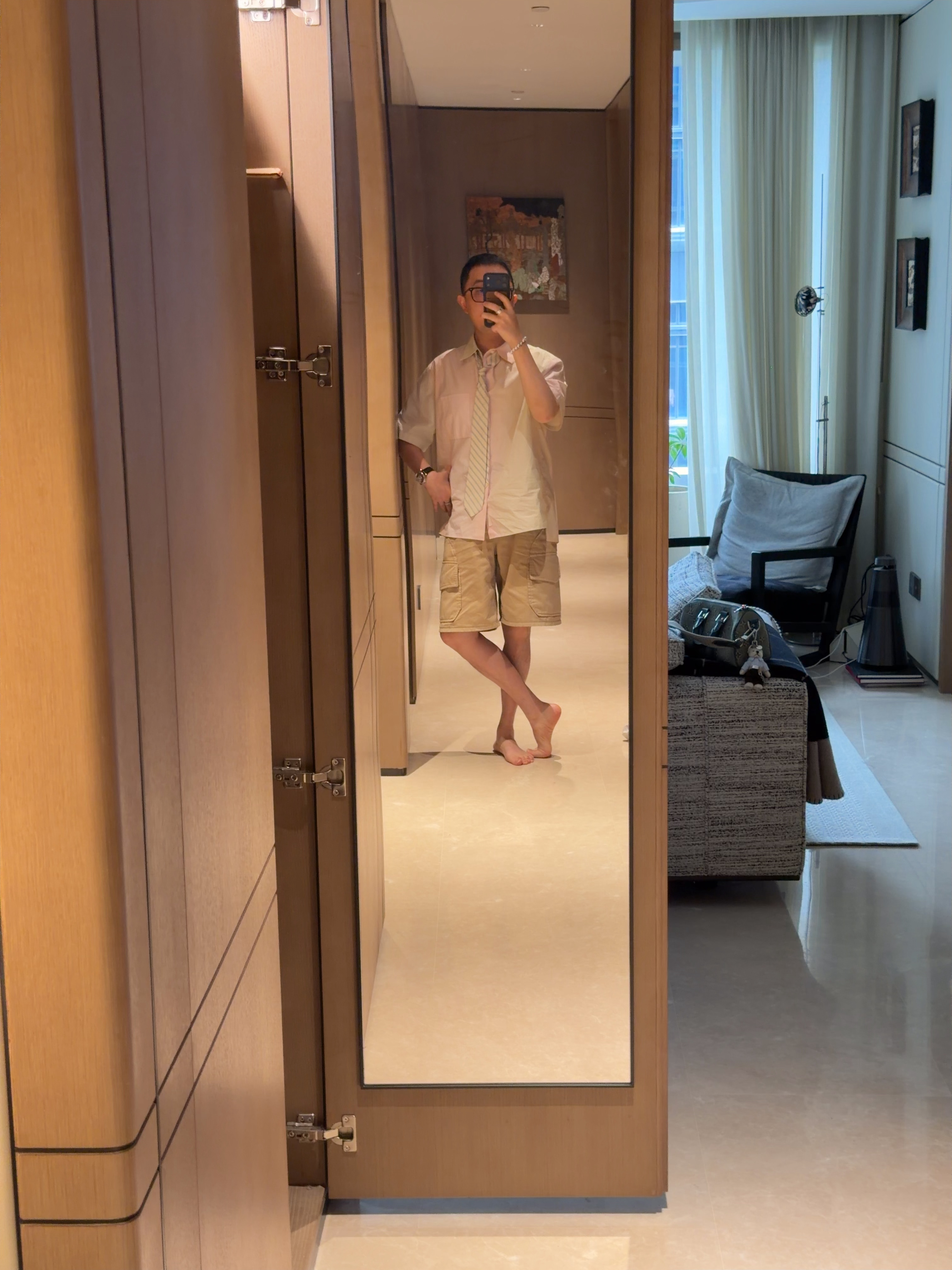 我拍这个ootd，感觉所有人能都会看出我的真实目的其实是：___ 